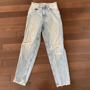 Light wash, high rise mom jean from Zara. Size 2.